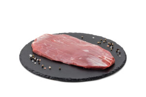 Bio Flanksteak Rohes Fleisch auf schwarzem Teller