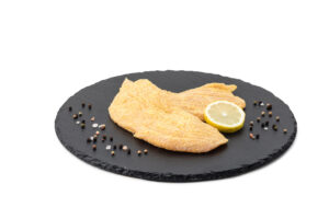 Paniertes Putenschnitzel mit Zitrone